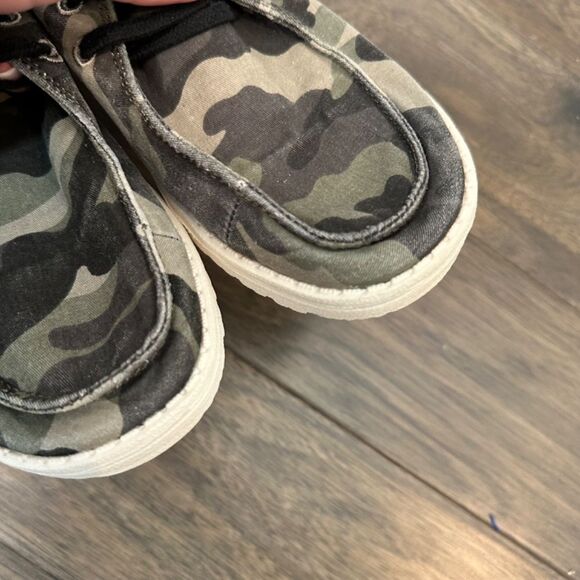 Hey Dude Wendy Grey Green Camo Lace Up Lightweight Shoes - Size 6 - EUC - Picture 7 of 8